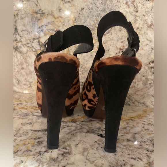Stuart Weitzman size 7 - Picture 5 of 10